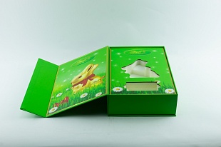Коробка из переплетного картона Lindt зеленая