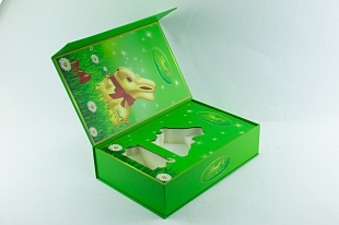 Кашированная коробка из переплетного картона шкатулка Lindt зеленая